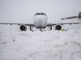 Самолет из Турции не смог приземлится в Запорожье из-за снегопада