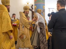 Митрополит Онуфрий наградил Аллу Ландар орденом Преподобной Анастасии Киевской
