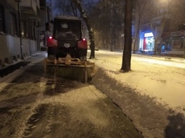 Такси по 500 гривен, застрявшие скорые и очереди в метро: как Харьков пережил сильный снегопад