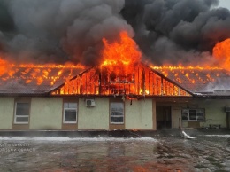В Мелитополе пожар уничтожил склад готовой мебели