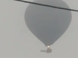 Над Днепром пролетел "Санта Клаус" на воздушном шаре (видео)
