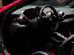 Новый кроссовер Ferrari Purosangue 2023 года сфотографировали на тестах