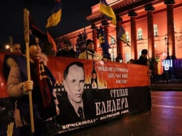 В Киеве прошло факельное шествие в честь дня рождения Степана Бандеры (видео)