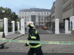 Пожар полностью уничтожил зал заседаний парламента ЮАР