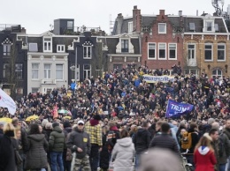 Участников антикарантинных протестов в Амстердаме разгоняли с собаками (ВИДЕО)