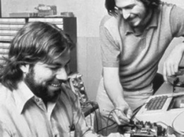 Создан в гараже: 44 года назад Джобс и Возняк открыли продажу Apple I - одного из первых ПК