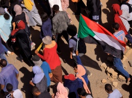 Премьер Судана ушел в отставку на фоне массовых протестов