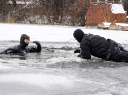В Киеве первые трагические случаи на водоемах: что делать, если провалился под лед