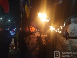 В Славянске прошел факельный марш в честь дня рождения Степана Бандеры