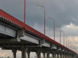 Ради селфи: На Новом мосту в Днепре парня снимали с ограждения