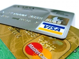 Банки начали отменять кэшбек и могут ввести плату за обслуживание пластиковых карт