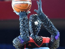 Человекоподобный робот-баскетболист научился вести мяч