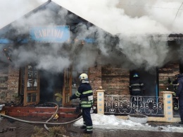 В Кривом Роге на 96-ом квартале горит ресторан