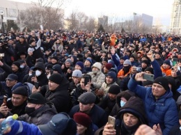 Власти Казахстана после массовых протестов снизили цену на газ