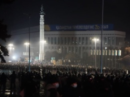 Майдан в Казахстане: массовые протесты, палаточные городки и горящие полицейские машины
