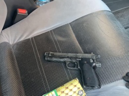 На границе Одесской области и Румынии у автомобилиста обнаружили пистолет