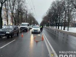 На Московском проспекте в Харькове пассажирский автобус на "зебре" сбил женщину