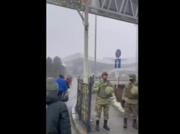 В Алматы протестующие захватили аэропорт - СМИ