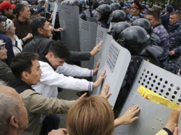Протесты в Казахстане: в Алматы началась антитеррористическая операция, режим ЧС введен по всей стране