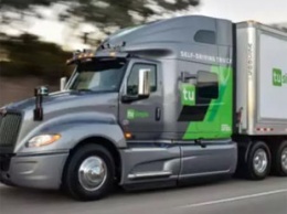 В США беспилотный грузовик впервые проехал без водителя в кабине