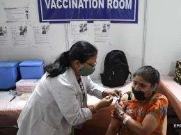 Пакистан начинает COVID-вакцинацию женщин