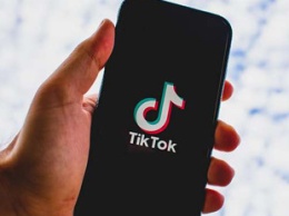 Видео с TikTok будут показывать в ресторанах, спортзалах и торговых центрах
