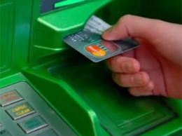 Банкомат ПриватБанка снял деньги с карты и не отдал наличку: как не лишиться средств