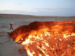 Президент Туркмении распорядился потушить кратер «Врата ада» (ВИДЕО)