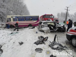 От столкновения автобуса с внедорожником на Львовщине пострадали 7 человек, в том числе 9-летний мальчик
