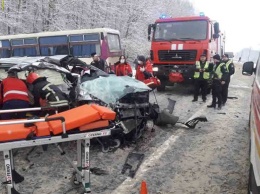 На Львовщине авто столкнулось с автобусом: семеро пострадавших