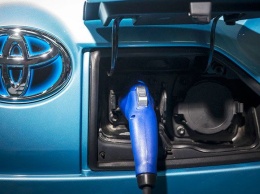 Toyota анонсировала дебют серийного автомобиля с твердотельной батареей к 2025 году