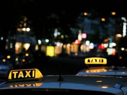 В Севастополе таксист сломал нос пассажирке