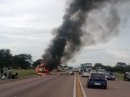 В ЮАР заживо сгорели 17 пассажиров автобуса