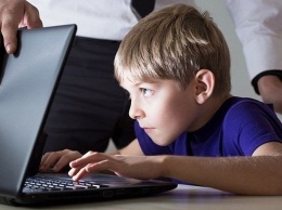 Как безопасно «серфить» в Интернете: советы от киберполиции взрослым и детям