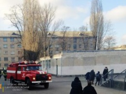 В одном из лицеев Днепропетровской области горело подсобное помещение: около 700 учеников и работников было эвакуировано