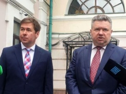 Адвокаты Порошенко требуют заседания суда в день его приезда в Украину