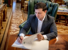 Зеленский подписал закон о локализации