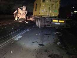 Грузовик "в лепешку": у Клеверного моста в Одессе произошла серьезная авария