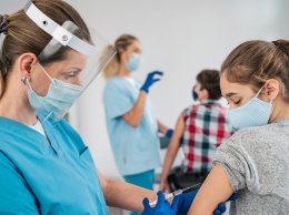 В Германии одобрили бустерную вакцинацию с 12 лет