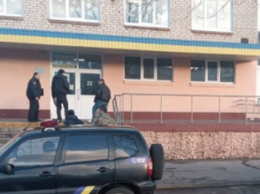 В Запорожской области второй день подряд срывают учебу в школах Бердянска из-за сообщений о минировании