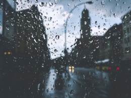 Ветер, град, молния: на Ровно обрушилась непогода