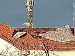 Ветер сорвал крышу с кинотеатра в Черновцах (ФОТО)