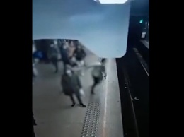 В метро Брюсселя женщину столкнули под поезд