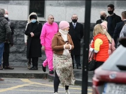 Шинейд О'Коннор пришла на кремацию сына в розовом костюме