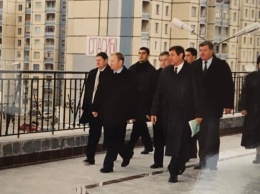 В сеть попало фото второго президента Украины на открытии станции скоростного трамвая в Кривом Роге