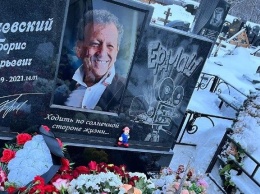 Вдова Грачевского попала в больницу, открыв памятник на могиле режиссера