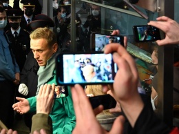 Ровно год назад Алексей Навальный вернулся в Россию. С тех пор он в тюрьме