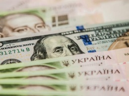 Нацбанк резко ослабил гривну к доллару и евро (ИНФОГРАФИКА)