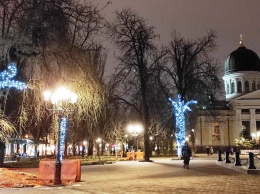 КП «Одесгорсвет» завершает капремонт на Соборной площади и Крымском бульваре. Фото