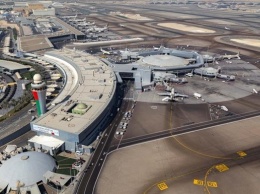 В Абу-Даби произошли взрыв и пожар на нефтяном объекте и в аэропорту